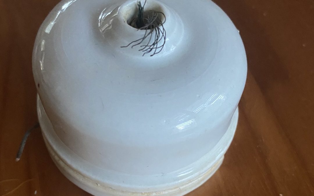 Porcelain Light Fitting – Vitreous